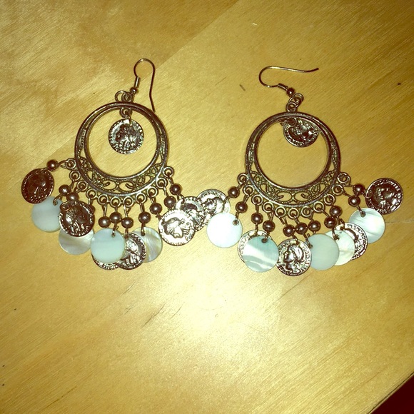 Earring - Picture 1 of 1